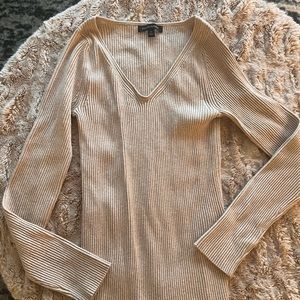 Banana Republic. Women’s small v-neck sweater. Great condition! Worn once.